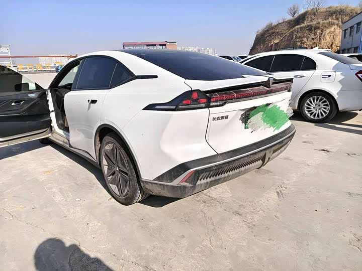 Фото 9 - Changan Deepal SL03