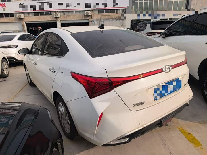 Фото 5 - Hyundai Verna