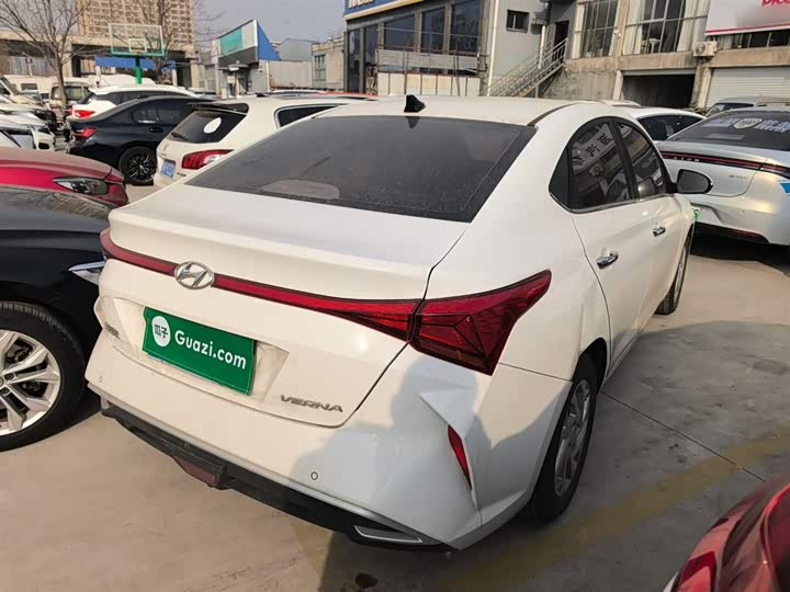 Фото 7 - Hyundai Verna