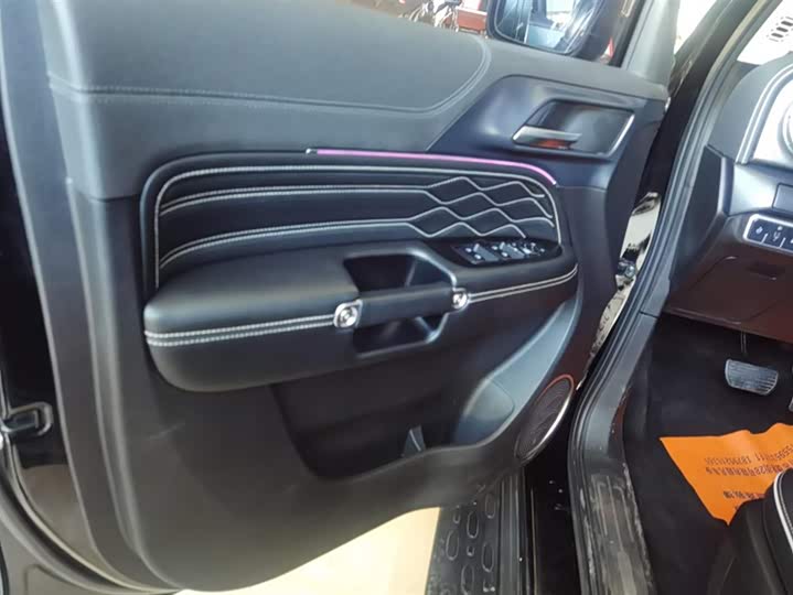 Фото 7 - Tank 300