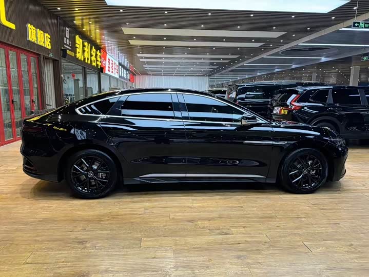 Фото 7 - BYD Han