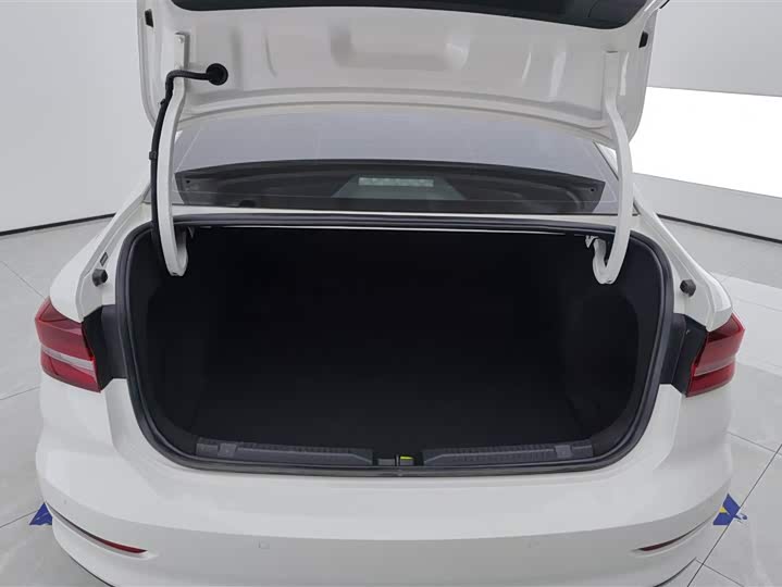 Фото 4 - Volkswagen Lavida