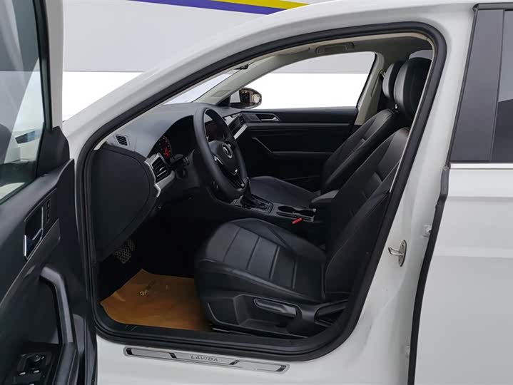 Фото 9 - Volkswagen Lavida