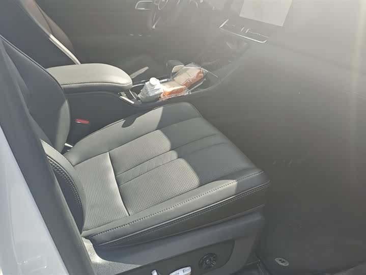 Фото 8 - LiXiang One