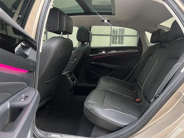 Фото 7 - Volkswagen Passat