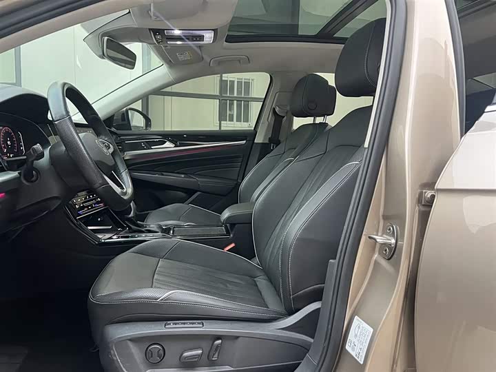 Фото 9 - Volkswagen Passat