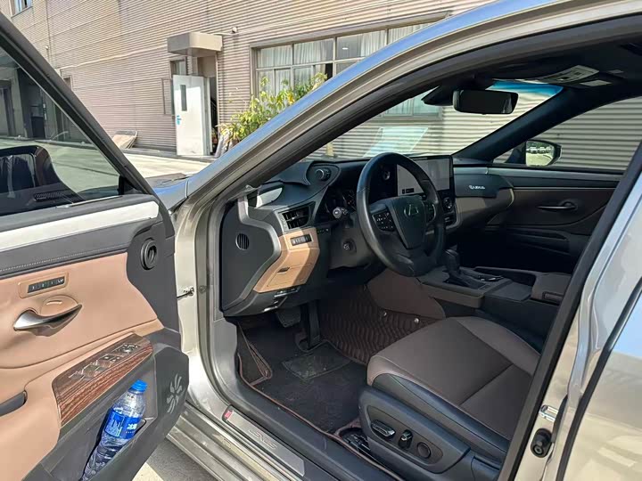 Фото 2 - Lexus ES