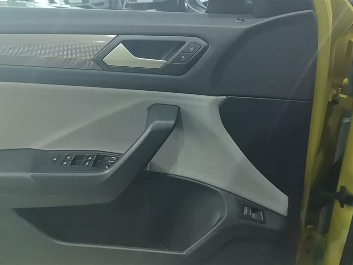 Фото 7 - Volkswagen T-Roc