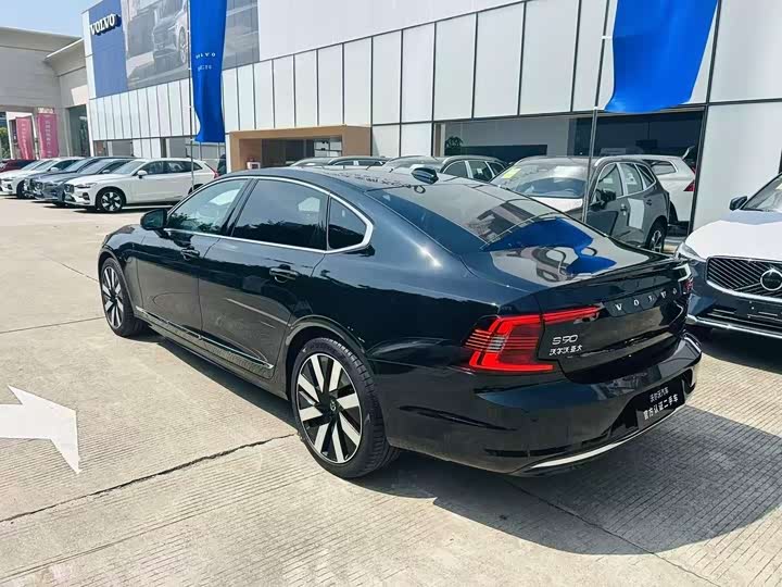 Фото 9 - Volvo S90 Hybrid