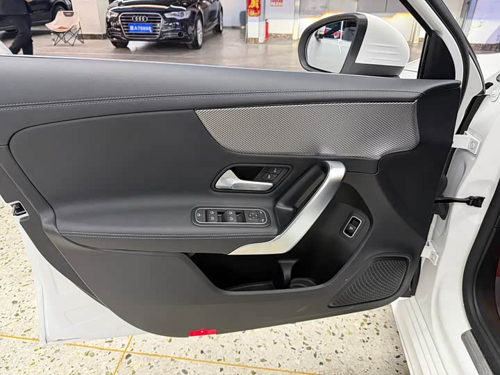 Фото 9 - Mercedes-Benz A-Class