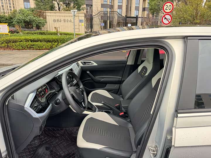 Фото 8 - Volkswagen Polo