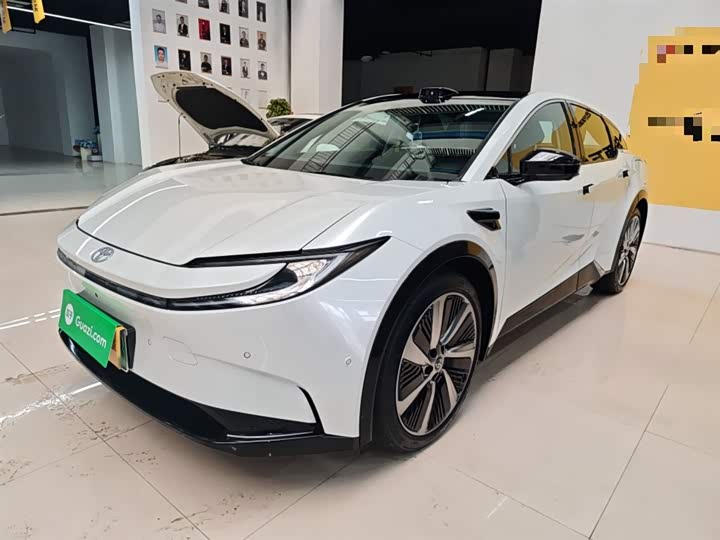 Фото 1 - Toyota bZ5