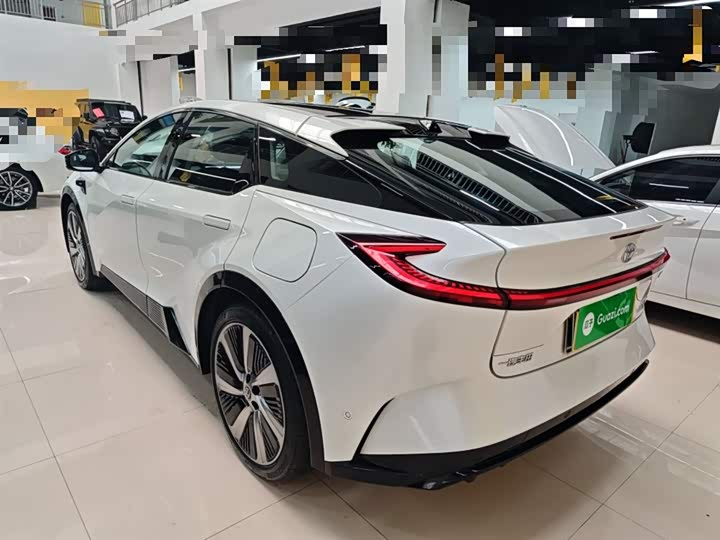 Фото 5 - Toyota bZ5