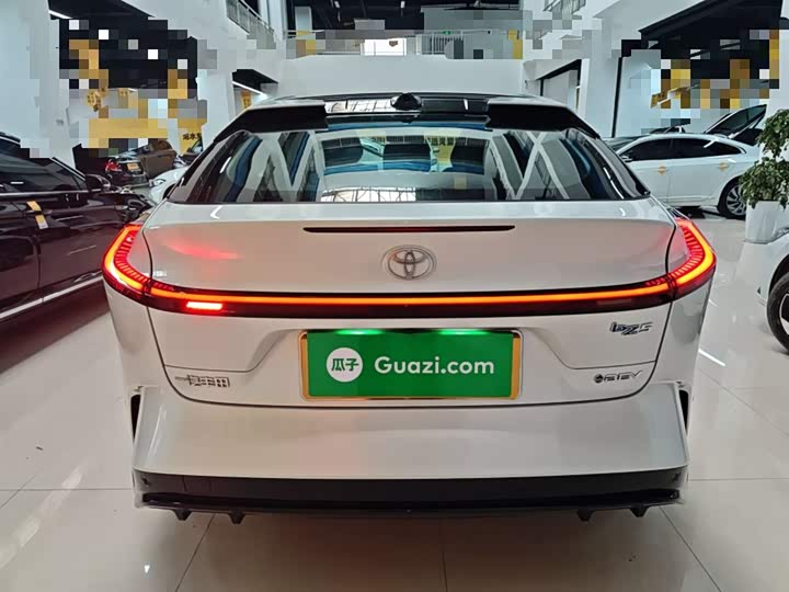 Фото 6 - Toyota bZ5