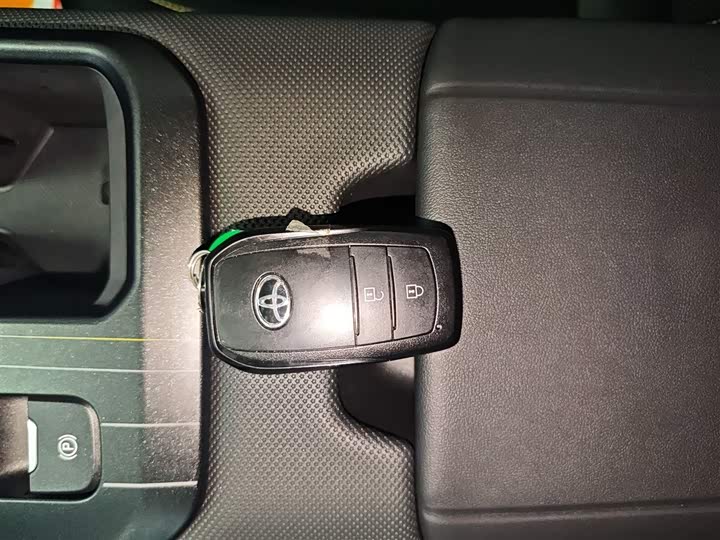 Фото 9 - Toyota bZ5