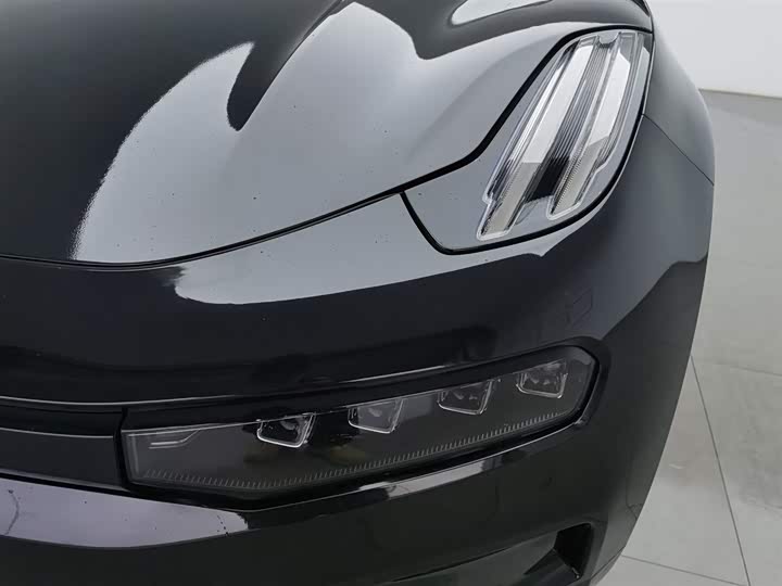 Фото 7 - Zeekr 001