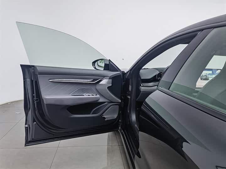 Фото 8 - Zeekr 001