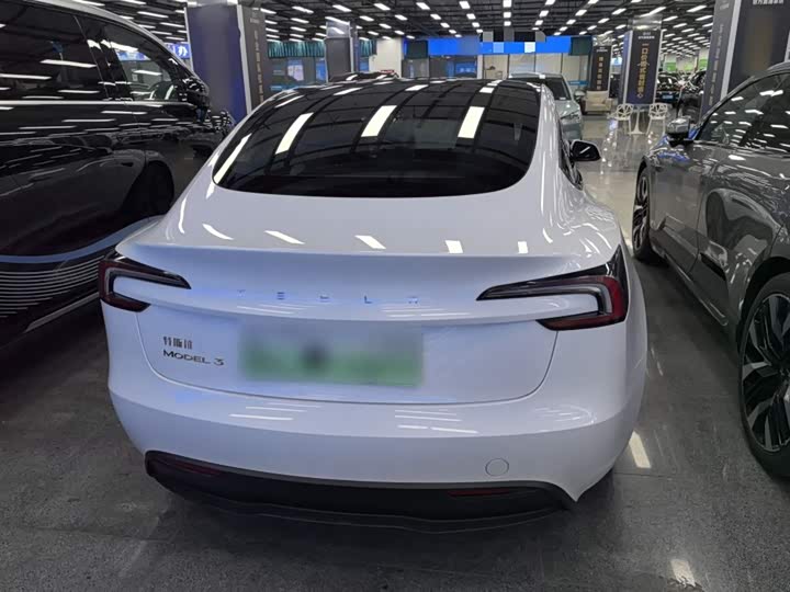 Фото 6 - Tesla Model 3