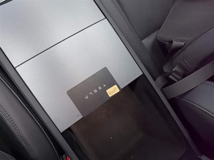 Фото 9 - Tesla Model 3