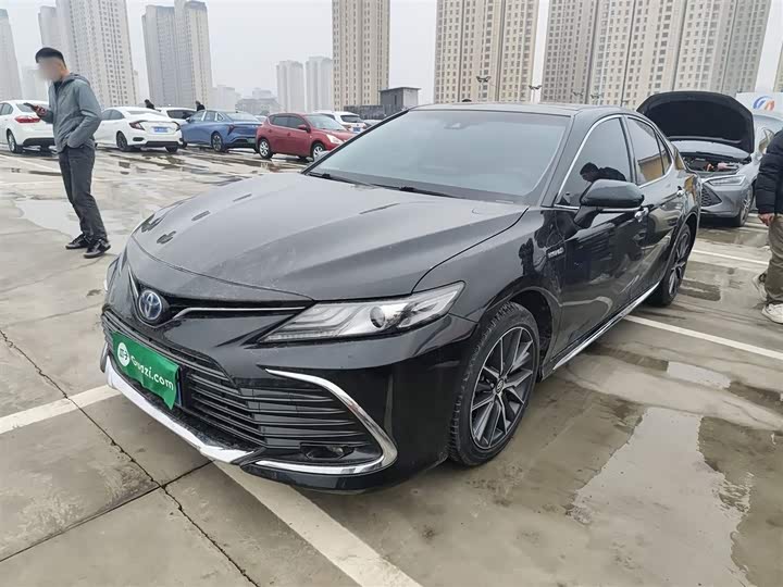 Фото 1 - Toyota Camry