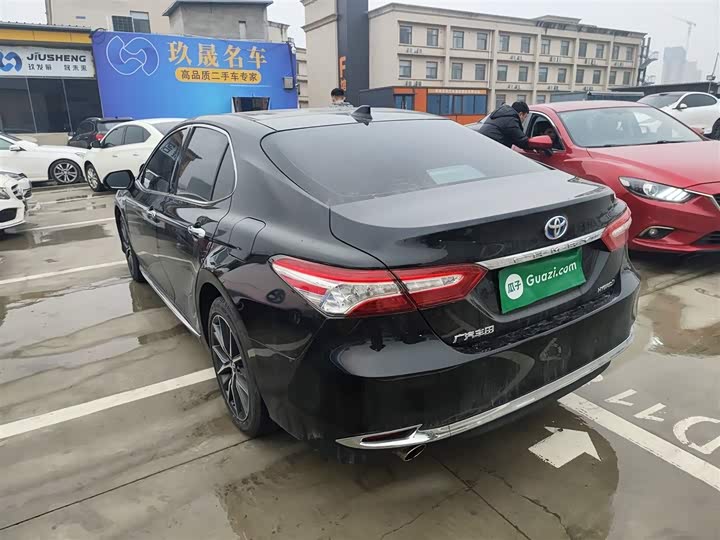 Фото 5 - Toyota Camry