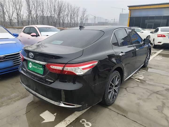 Фото 7 - Toyota Camry