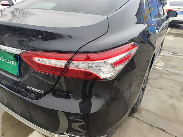 Фото 8 - Toyota Camry