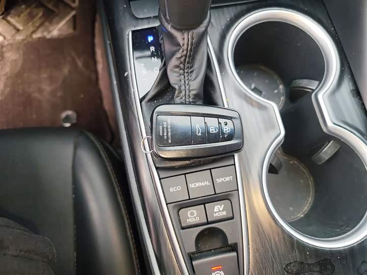 Фото 9 - Toyota Camry