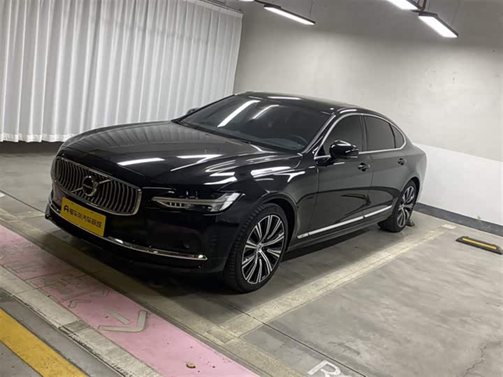 Фото 1 - Volvo S90