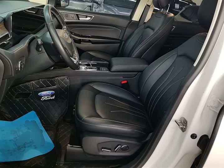 Фото 9 - Ford Edge