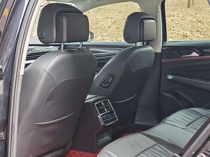 Фото 7 - Volkswagen Passat