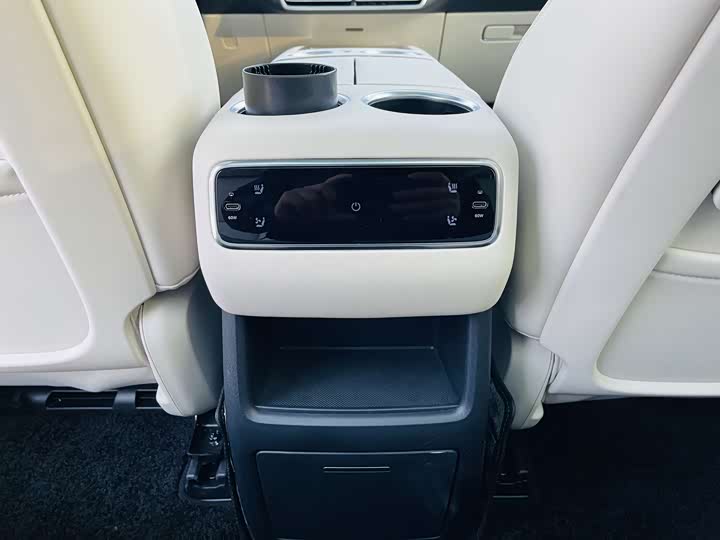 Фото 9 - LiXiang L8