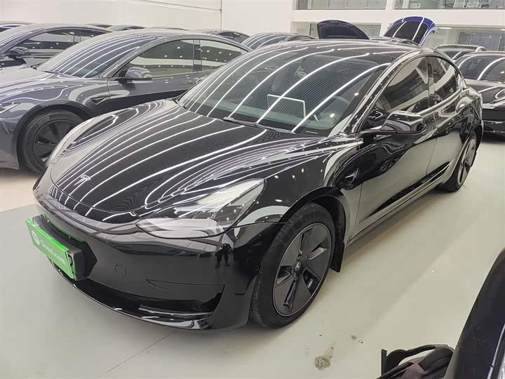 Фото 1 - Tesla Model 3