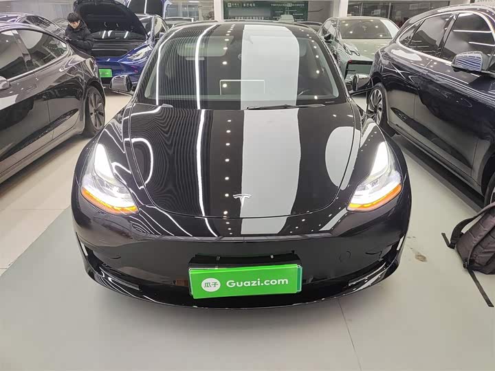 Фото 3 - Tesla Model 3