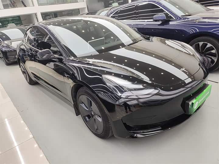 Фото 4 - Tesla Model 3