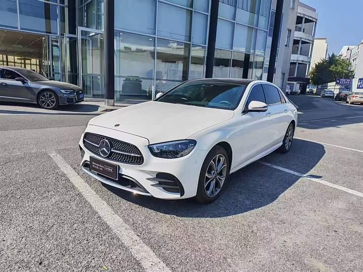 Фото 1 - Mercedes-Benz E-Class