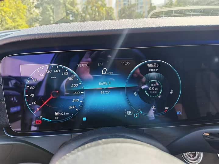 Фото 3 - Mercedes-Benz E-Class