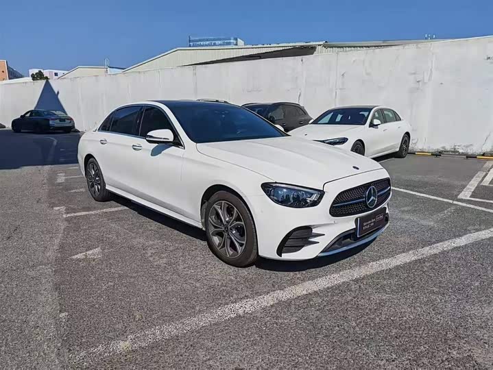 Фото 4 - Mercedes-Benz E-Class