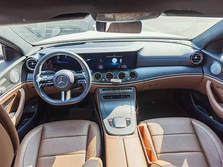 Фото 5 - Mercedes-Benz E-Class