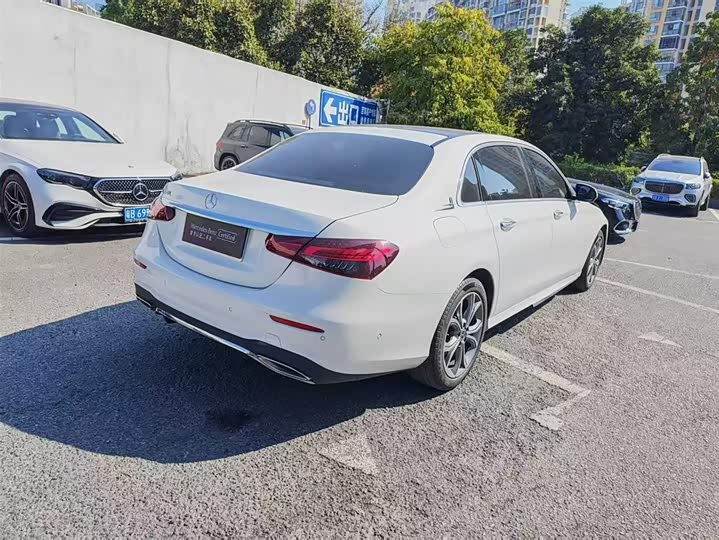 Фото 9 - Mercedes-Benz E-Class