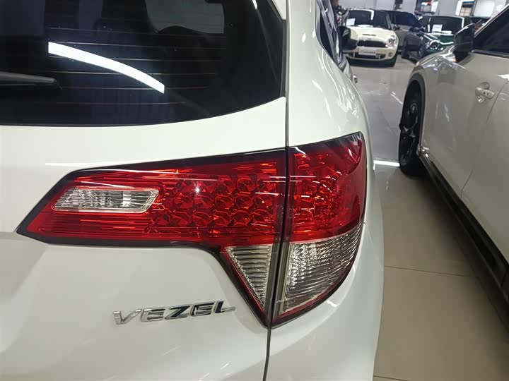 Фото 8 - Honda Vezel