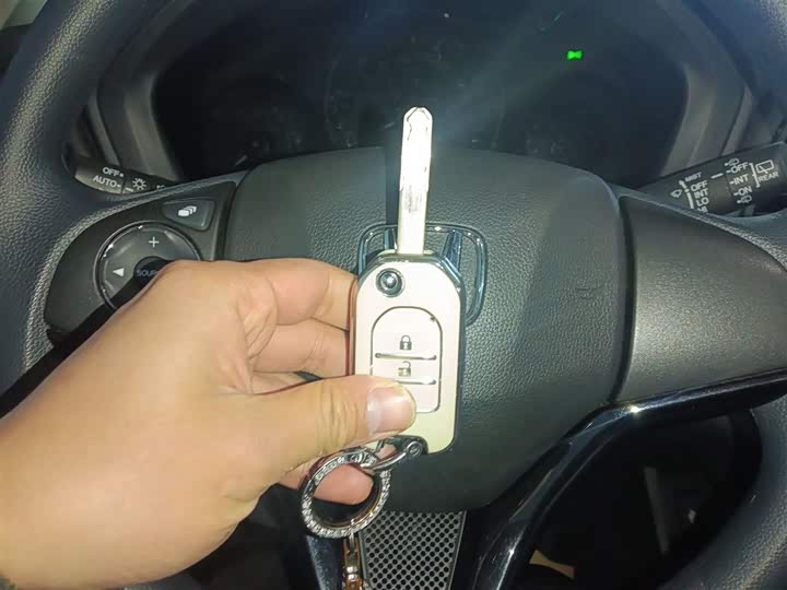 Фото 9 - Honda Vezel