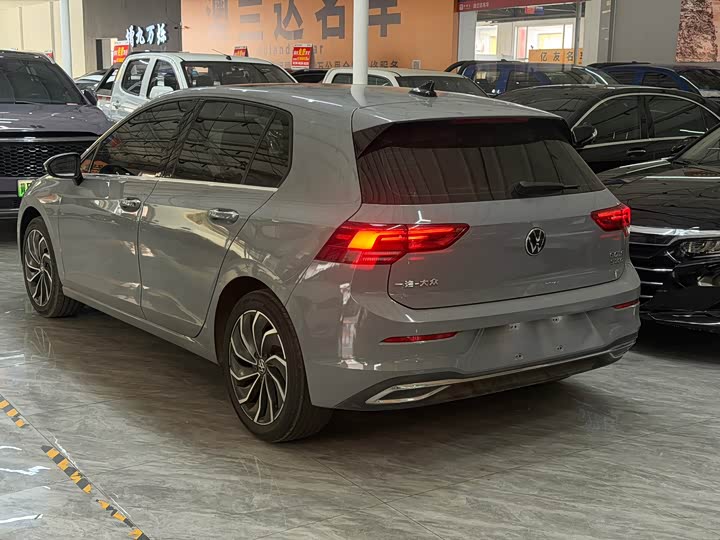 Фото 3 - Volkswagen Golf