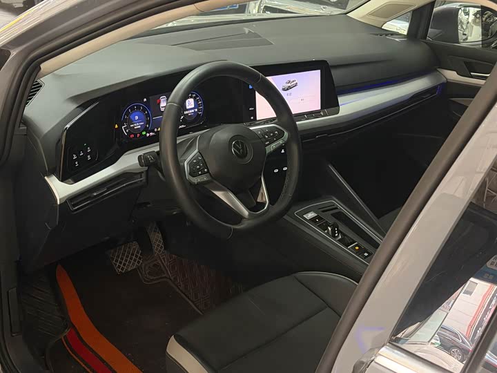 Фото 5 - Volkswagen Golf