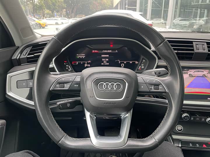 Фото 8 - Audi Q3