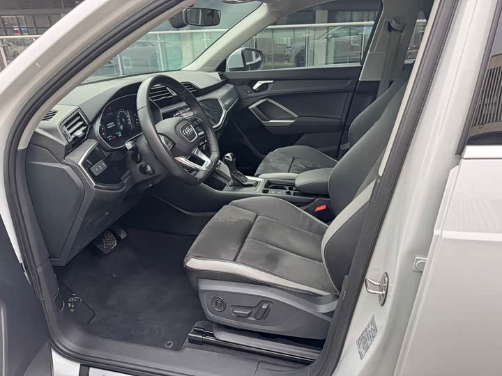 Фото 4 - Audi Q3