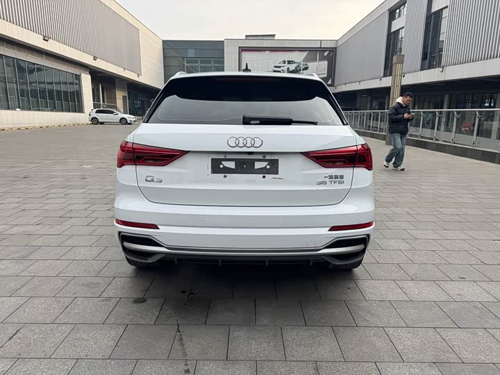 Фото 8 - Audi Q3