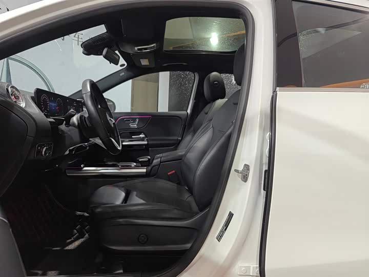 Фото 9 - Mercedes-Benz GLA-Class