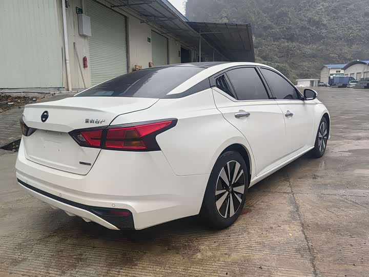 Фото 9 - Nissan Teana