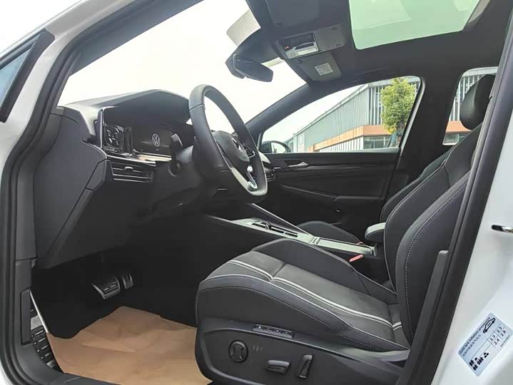 Фото 3 - Volkswagen Golf